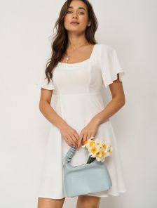 Короткое коктельное белое платье с рукавом-бабочка на резинке