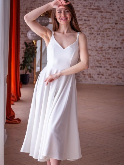 Нарядное белое платье на тонких бретелях, фото 1