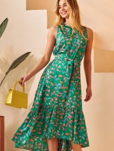 Повседневное зеленое шелковое длинное платье с воланом