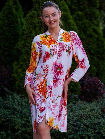 Повседневное летнее платье — хлопковое платье-рубашка с разноцветным цветочным принтом, V-образным вырезом и пуговицами во всю длину, фото 1