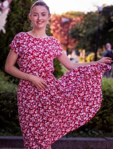 Повседневное красное платье-миди А-силуэта: Хлопковое платье с цветочным принтом для летних каникул