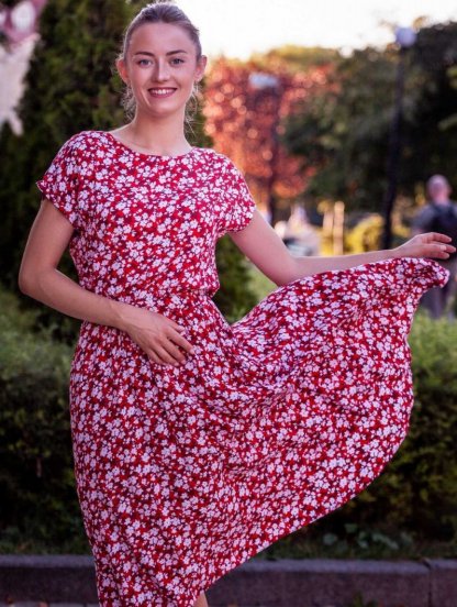 Повседневное красное платье-миди А-силуэта: Хлопковое платье с цветочным принтом для летних каникул, фото 1
