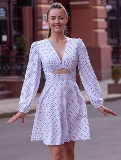 Женское белое платье мИди в горошек с длинными рукавами и вырезом спереди, фото 1