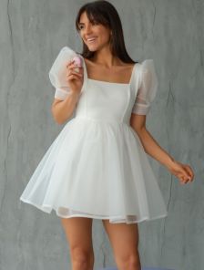 Белое мини-платье с квадратным вырезом: элегантное и сексуальное коктейльное платье для женщин