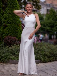 Белое облегающее макси-платье без рукавов на застежке для летних мероприятий