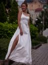 Роскошное белое платье длиной в пол: элегантное атласное макси-трапеция с вырезом с открытыми плечами и боковым разрезом, фото 4