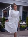 Классическое белое платье-миди трапеции с рукавами-фонариками и съемным поясом для помолвочных фотографий, фото 2