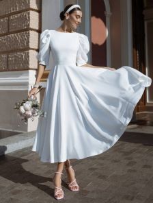 Элегантное белое платье-миди с объемными рукавами-фонариками: идеальный наряд для коктейля или свадьбы