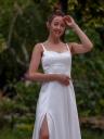 Роскошное белое платье длиной в пол: элегантное атласное макси-трапеция с вырезом с открытыми плечами и боковым разрезом, фото 8