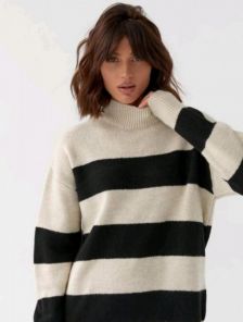 Женский свитер с длинным рукавом размер оверсайз в полоску отличного качества