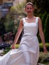 Шикарное атласное платье-миди с квадратным вырезом белого цвета — идеально для весны и лета, фото 2