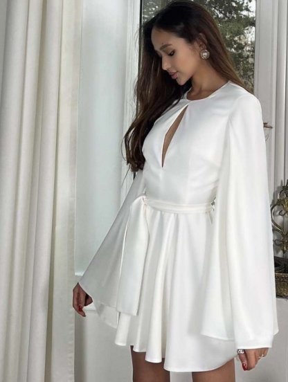 Нарядное короткое белое платье с широким рукавом, фото 1