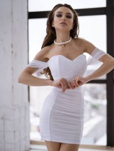 Элегантное белое облегающее платье для коктейльной вечеринки с вырезом в форме сердечка