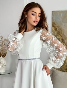 Женское элегантное молочное платье