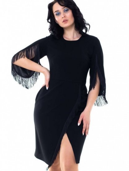 Классическое черное коктейльное платье: облегающее платье длиной до колена с рукавами и шикарной бахромой, фото 1