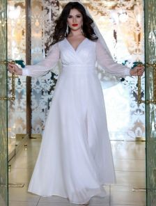 «Элегантное белое вечернее платье для помолвки – макси, длинные прозрачные рукава и V-образный вырез с гламурным боковым разрезом»