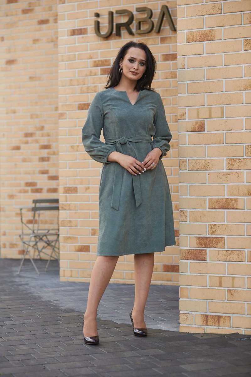 Стильное вельветовое платье: бирюзовое бархатное миди с поясом — идеально подходит для офиса или повседневной одежды