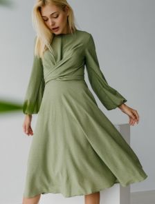 Женское стильное зеленое платье миди длины в мелкий горошек на длинный рукав