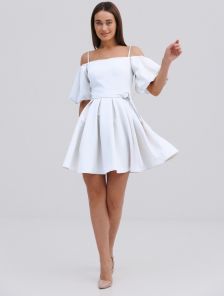 Коктейльное короткое белое платье с рукавами-фонариками