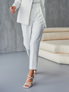 Белые женские брюки, классическая костюмка.
