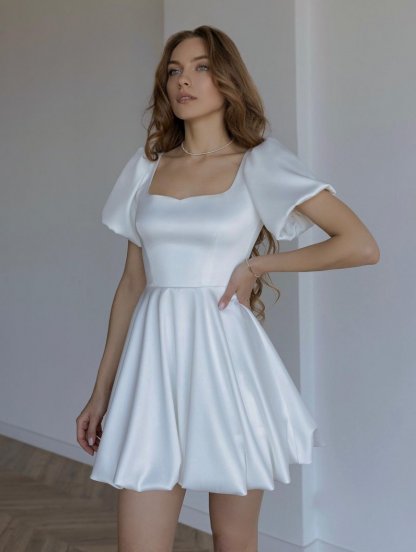 Коктейльное короткое пышное платье с коротким рукавом белого цвета, фото 1