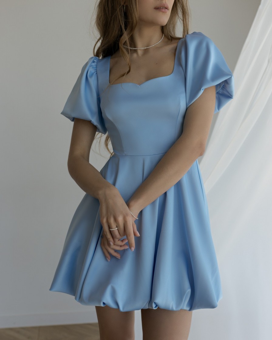Коктейльное короткое пышное платье с коротким рукавом голубого цвета