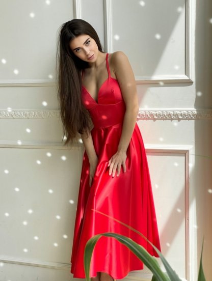 «Волшебное летнее коктейльное платье в красном цвете: лучшее платье миди для гостей на свадьбе», фото 1