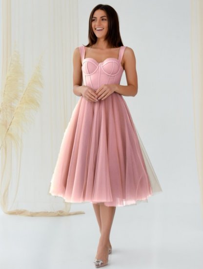Красивое корсетное платье ниже колен розового цвета, фото 1