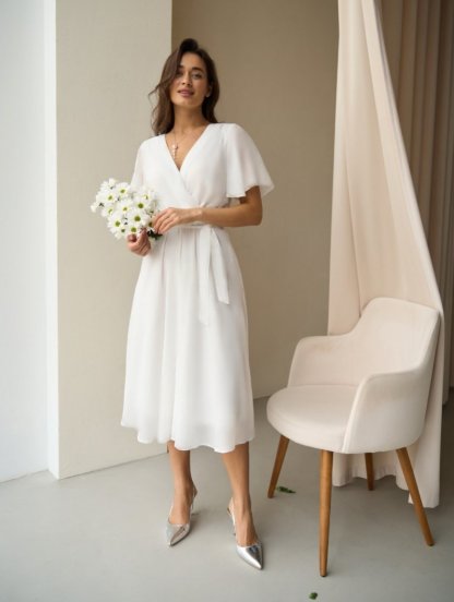 Элегантное белое платье миди большого размера с рукавами-бабочками – идеально подходит для летних коктейлей и официальных мероприятий, фото 1