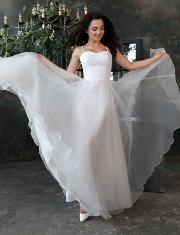 Свадебное нарядное белое платье со сьемными рукавами