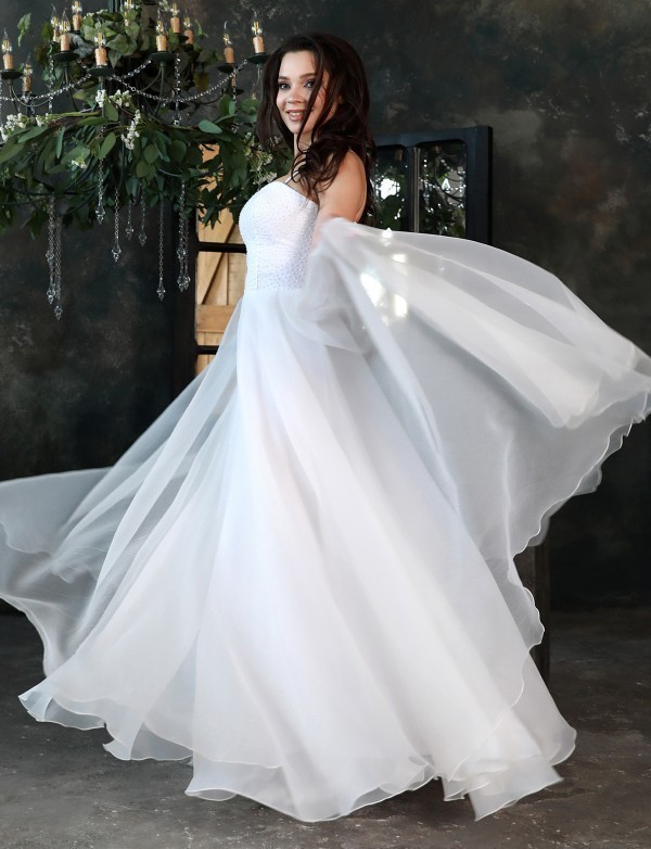 Свадебное нарядное белое платье со сьемными рукавами
