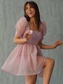 Пастельно-розовое пудровое платье:короткое платье с квадратным вырезом и рукавами-фонариками для выпускного,дня рождения ,вечеринки