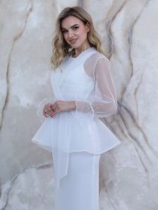 Нарядное белое платье в пол со съемной накидкой