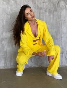 Женский желтый костюм 3-ка