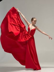 Нарядное длинное красное платье на свадьбу или выпускной