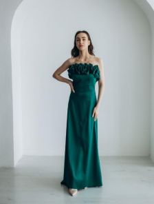 Шикарное зеленое атласное платье макси с открытыми плечами для летней свадьбы