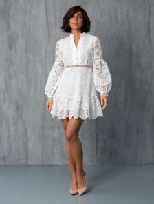 Изысканное белое платье-мини с цветочным принтом