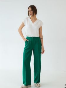 Зеленые классические легкие брюки на лето