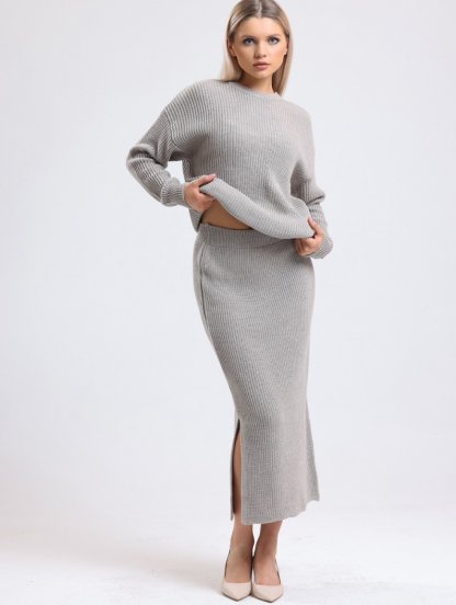 Вязаний женский тепленький костюм-двойка: юбка и свитер, фото 1