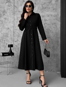 Черное длинное платье на пуговицах