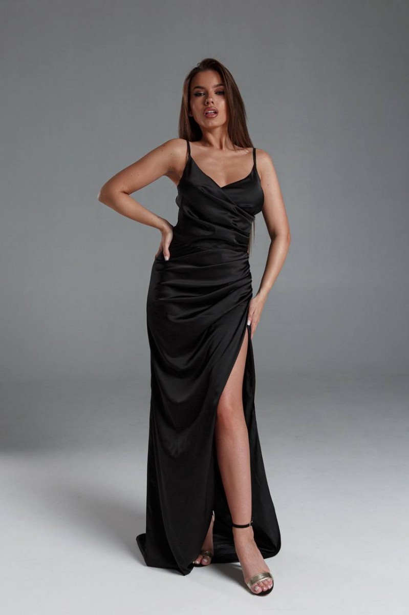 Длинное прямое черное вечернее платье в пол