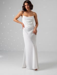 Длинное белое прямое вечернее платье