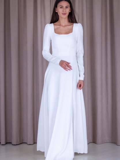Длинное простое белое свадебное платье на длинный рукав и с разрезом по ноге, фото 1