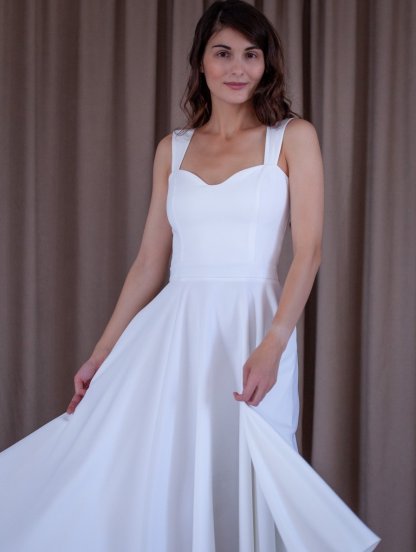 Белое нарядное платье миди с широкими бретелями, фото 1