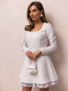 Короткое коктейльное платье молочного цвета
