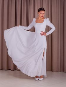 Длинное белое свадебное платье на длинный рукав и с разрезом по ноге