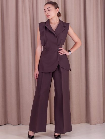 Коричневый женский брючный костюм двойка: жилет и брюки, фото 1