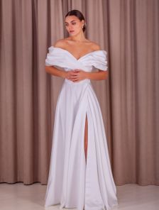 Длинное вечернее белое платье с отрытыми плечами