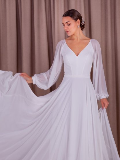 Свадебное белое шифоновое платье макси с V-образным вырезом белого цвета и длинными рукавами-буфами, фото 1