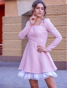 Короткое коктейльное платье с длинным рукавом